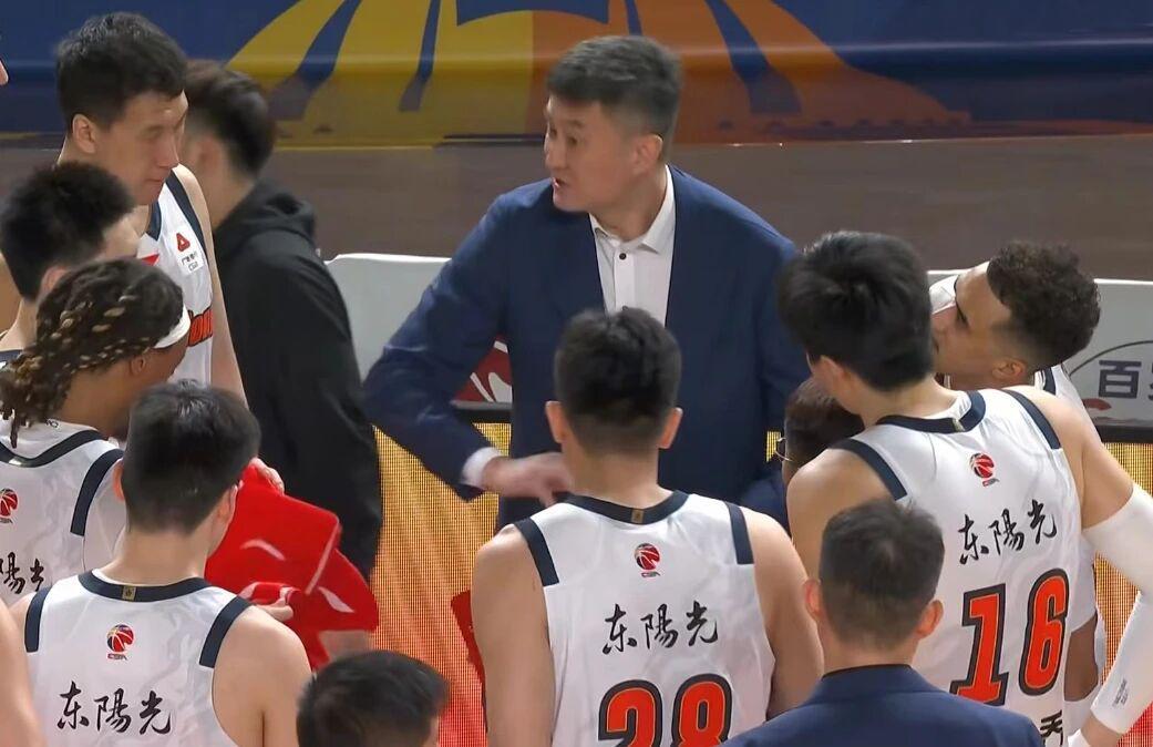 华体会入口-CBA最新消息!广东男篮球票滞销,张庆鹏帅位不稳,上海两将复出